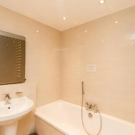 16 Brathay * Ambleside